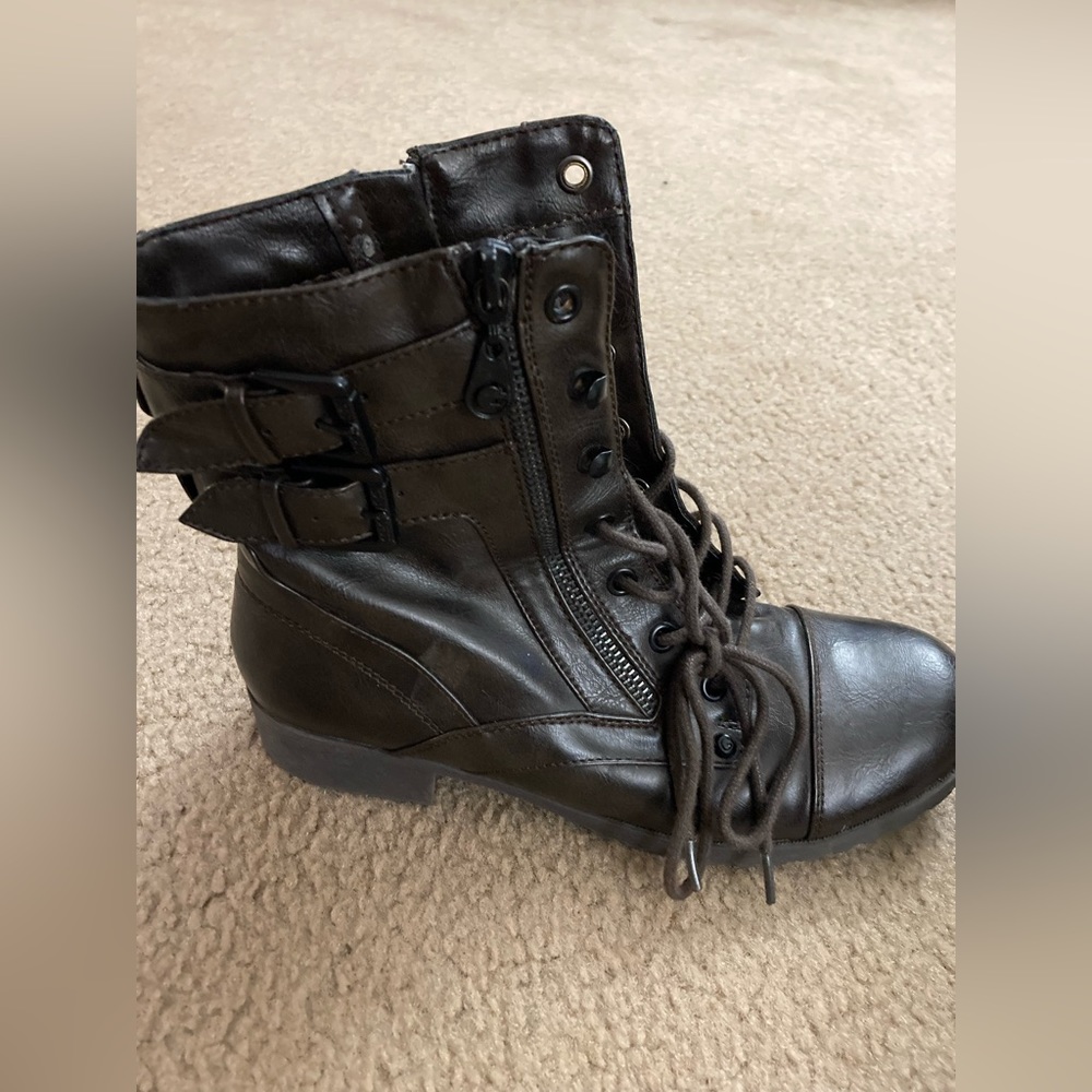 Guess boots